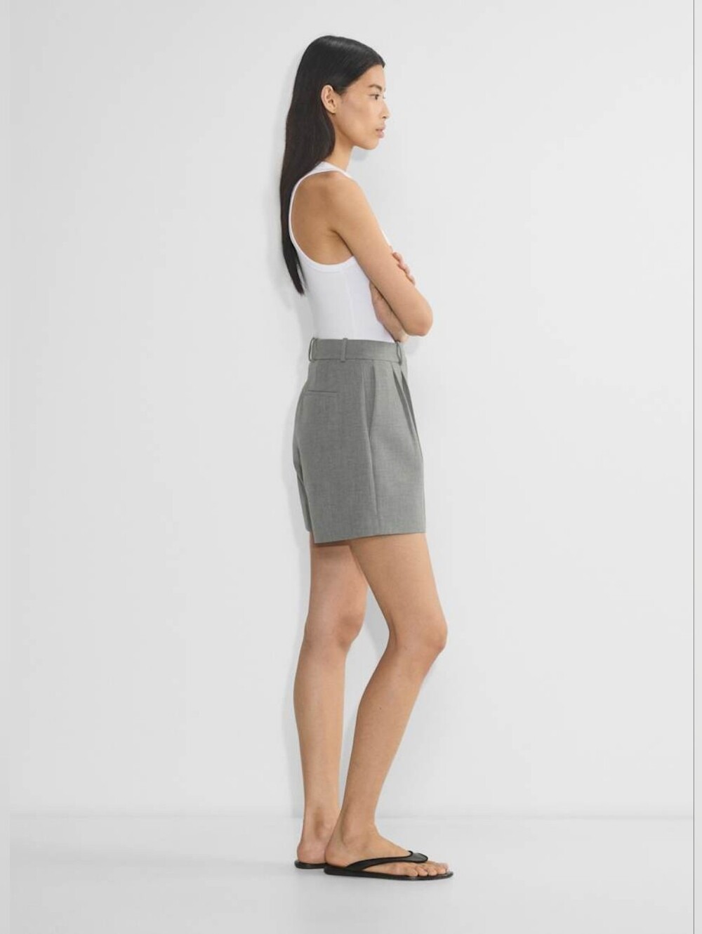 aritzia pleated mid-high short Eversential Babaton